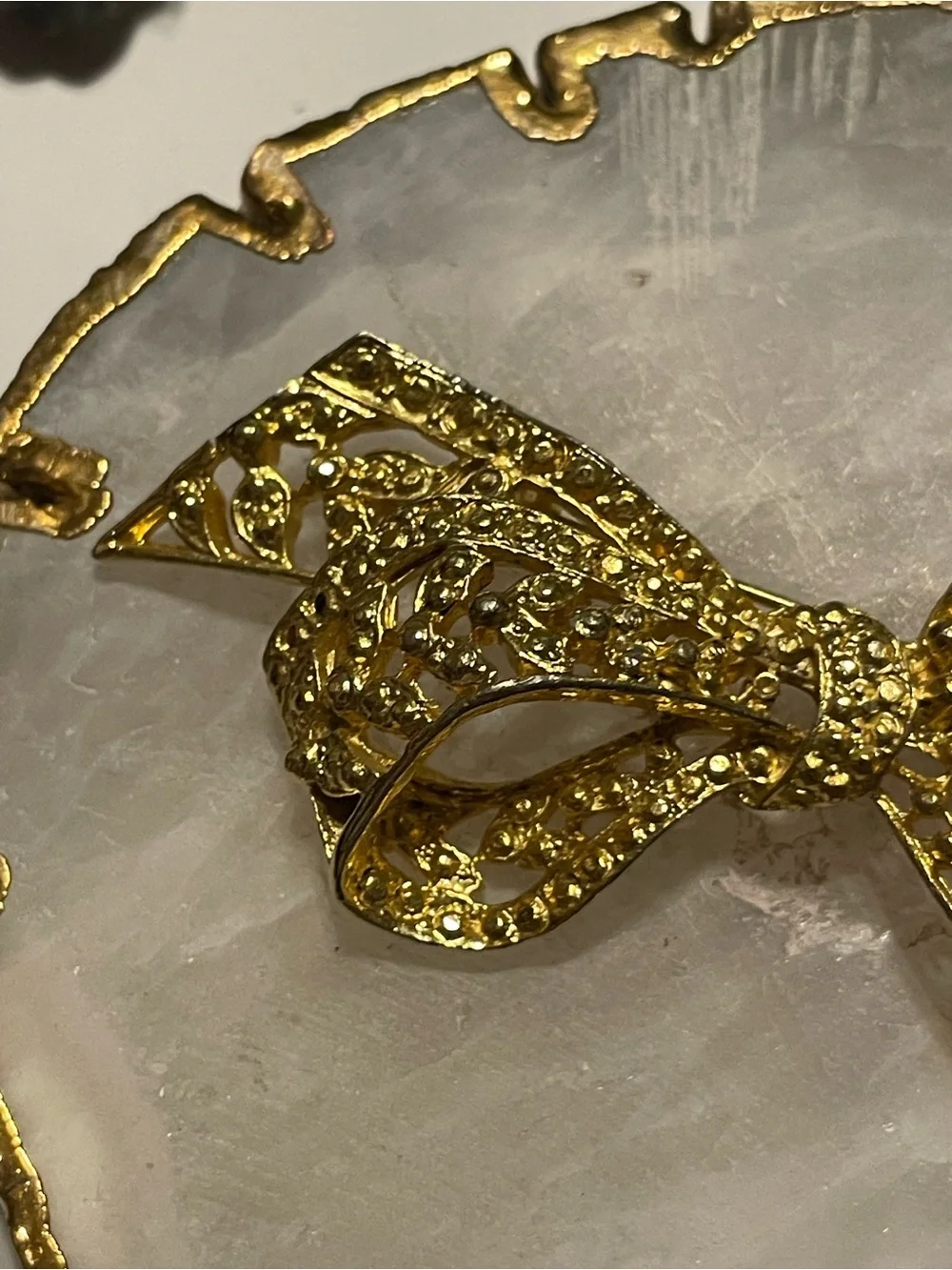 Vintage Gold Tone Large Bow Brooch #8595